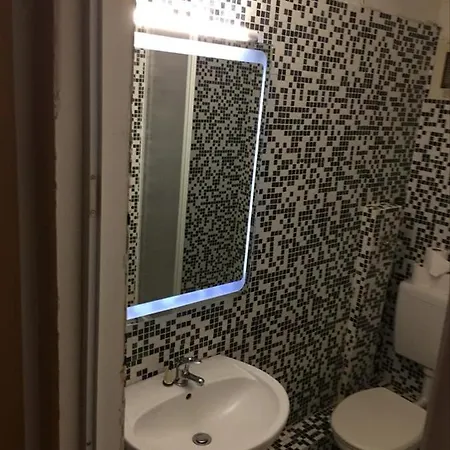 Achis Aparthotel *